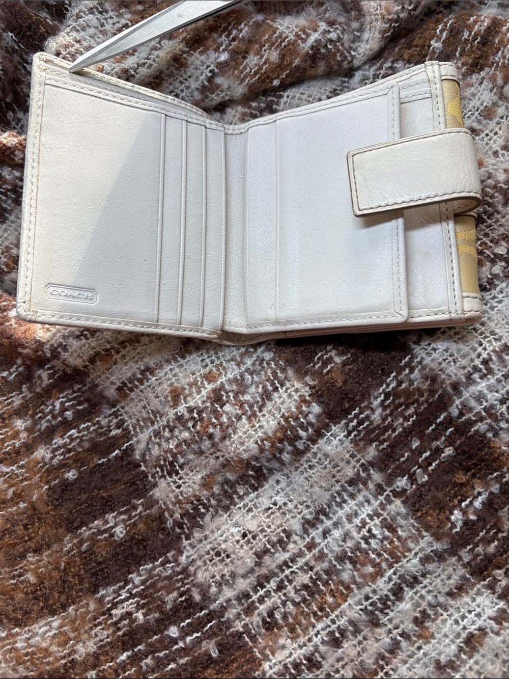 Coach Yellow Signature C’s White Leather Trifold Wallet Silver HDWRE - Picture 11 of 14